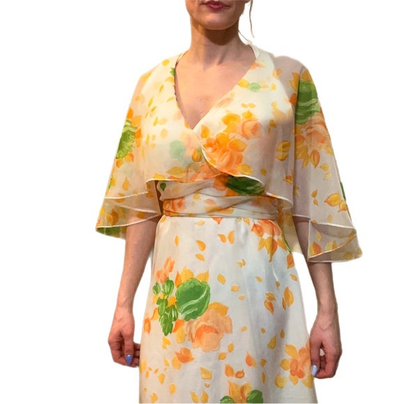 Authentic vintage 1970's Lorrie Deb gown with cape - Picture 4 of 17